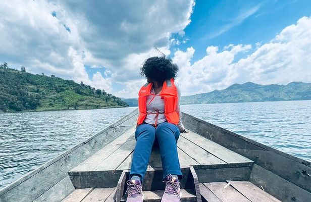 Day Trip to Rwanda's Twin Lakes: Nature Hike & Scenic Boat Cruise
