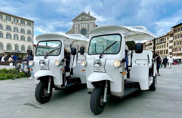 Private Tour with Golf Car and Tuk Tuk in Florence