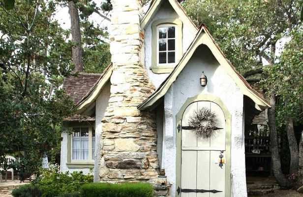 Guided 2-hour Walking Tour in Enchanting Carmel by the Sea