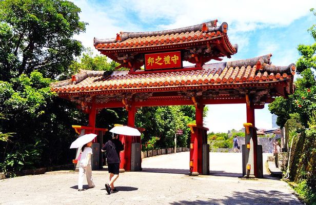 Naha: 1.5h Shurijo Castle Tour into the Heart of Ryukyu