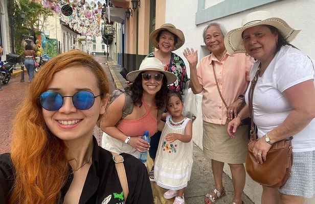 Modern City and Old Town and Panama Canal Tour