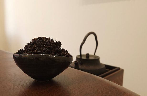 Busan: Join a Tea Ceremony & Create a Calligraphy Memento