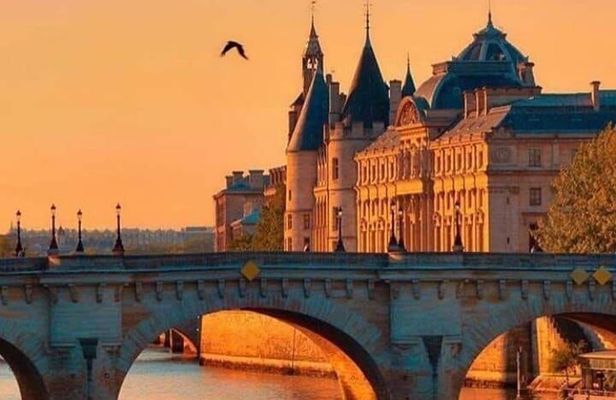 Paris Walking Tour , Historical Sites .