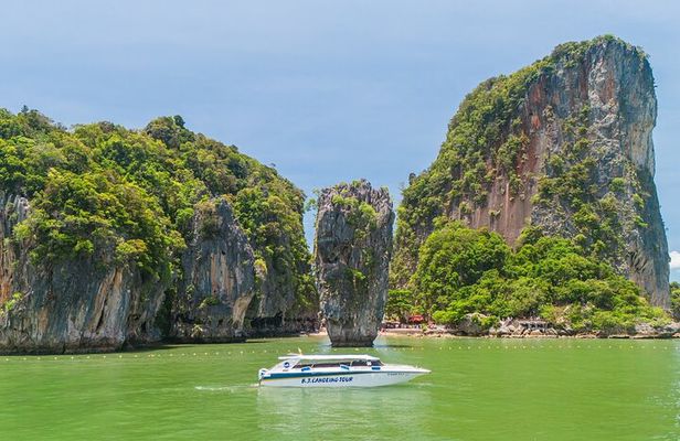 James Bond Island by Speedboat and Canoe at Hong Island 