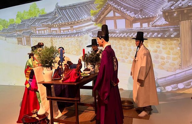 Time Travel in Seoul: Gyeongbokgung Palace, Folk Museum & Bukchon