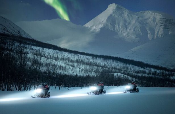 Snowmobile Evening Adventure outside Tromsø