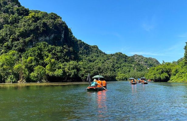 Deluxe Day Trip from Hanoi: Explore Bai Dinh Pagoda & Trang An 