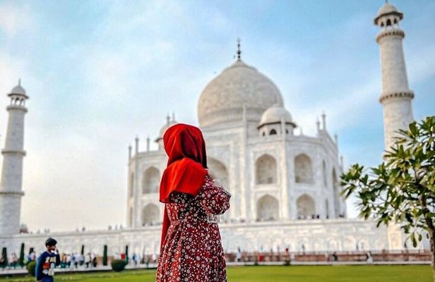 Private Taj Mahal and Fatehpur Sikri Day Trip from Jaipur