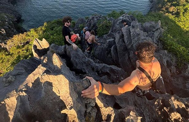 Lan Ha Bay 2 Days 1 Night Adventure 