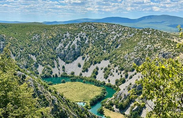 Hiking experience in unspoilt nature on the Krupa River