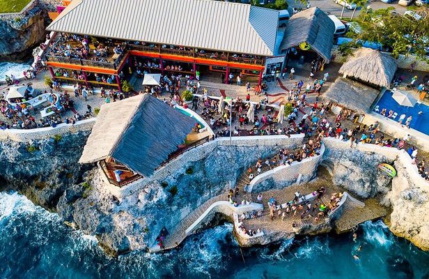 7Mile Beach/Ricks Cafe Tour with Free Shopping from Montego Bay