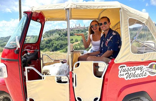From San Gimignano: Tuscany Wine tour by Tuk Tuk with Lunch