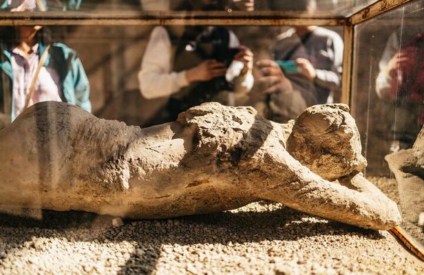 From Naples: Skip the Line Pompeii Guided Tour – Small Group