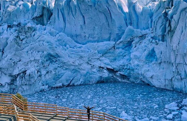 Full experience Glacier Perito Moreno en Catamarán and catwalks
