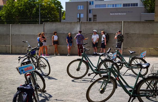 Berlin: Guided Bike tour of the Berlin Wall and Third Reich