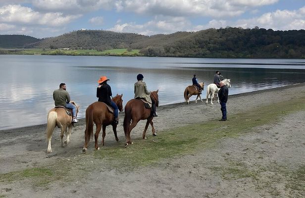 Lake Martignano Horseback Ride with Guide Near Rome