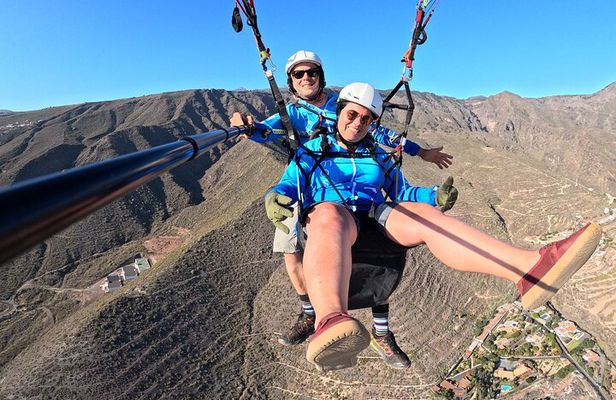 Paragliding Tandem Flight in Tenerife South ¡HOLA!
