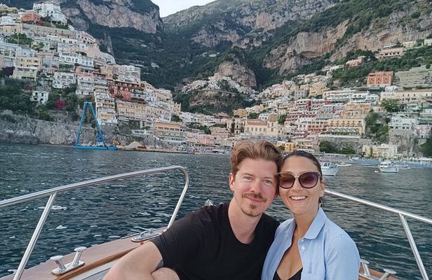 Small Group Boat Tour: Discover the Amalfi Coast from Positano