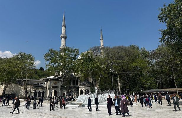 Istanbul Islamic Heritage Tour: Sacred Tombs & Eyup Sultan Mosque