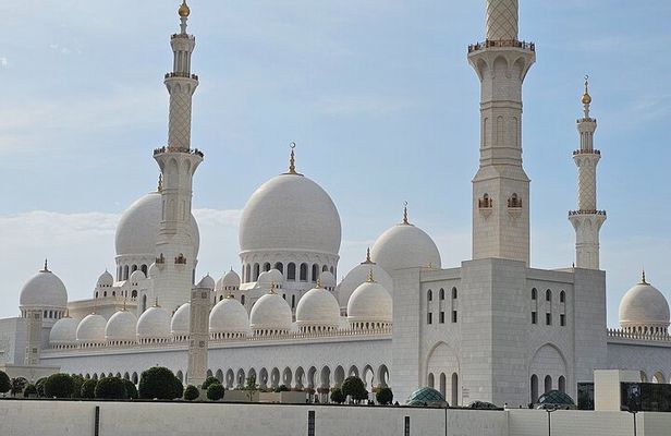 Sheikh Zayed Grand Mosque & Dubai Desert Adventure – Combo Tour