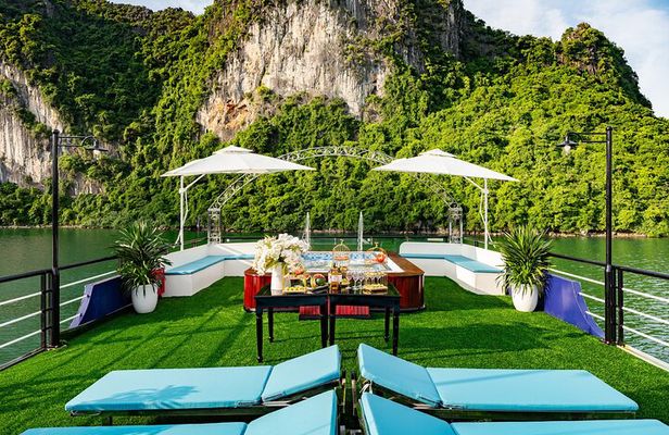 Sonata Cruise: Halong Bay Day Trip with Buffet and Jacuzzi Pool