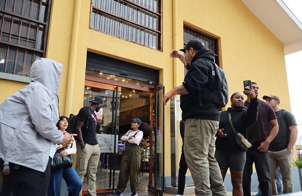 Bogotá: True Colombian Walking Tour + Local Snacks