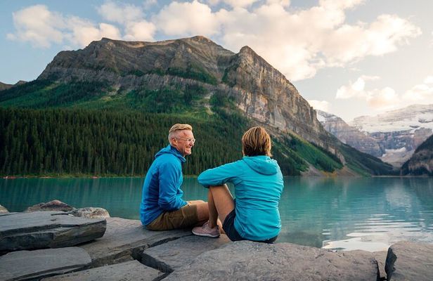 Day Tour to Lake Louise, Johnston Canyon & Banff Ave From Calgary