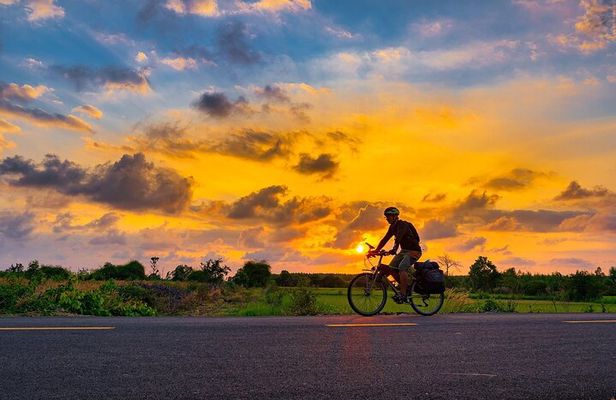 Lecce : E-Bike tour at sunset with typical aperitif
