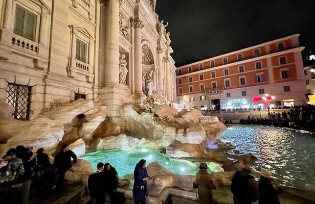 Rome Evening Tour: Discover the most Famous Fountains and Squares
