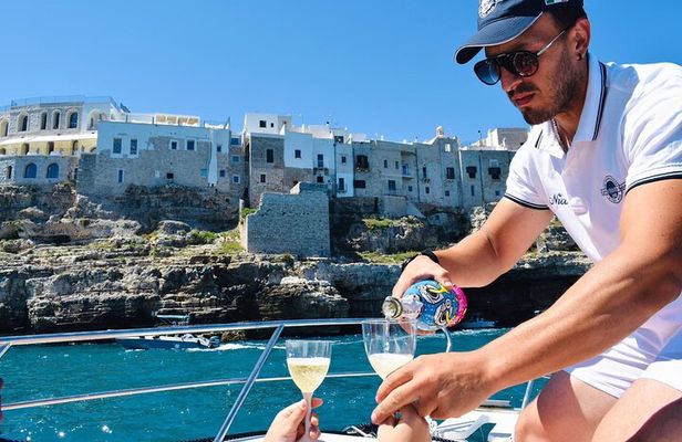 Boat Tour of the Polignano a Mare Coast with Aperitif
