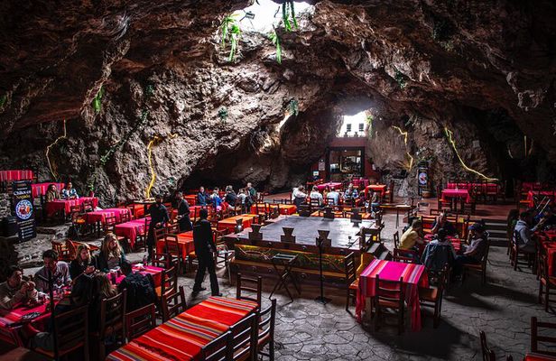 Guided Tour of Teotihuacan Pyramids with Cave Food