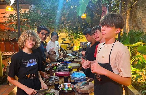 Vegetarian Hanoi Cooking Class: Free Pick Up, Market Tour & More