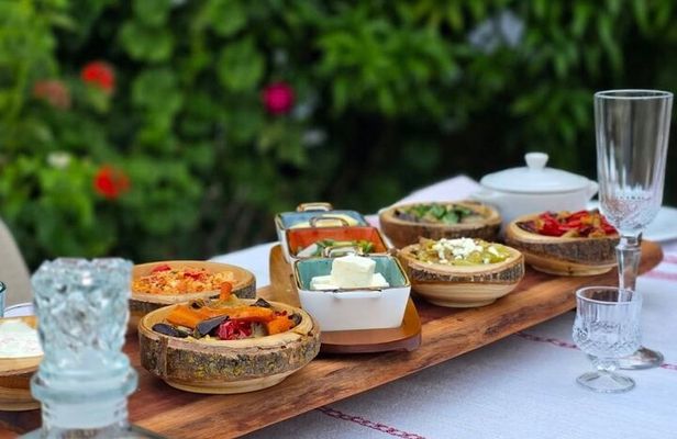 Shkodër: Local Food Experience & Walking Tour