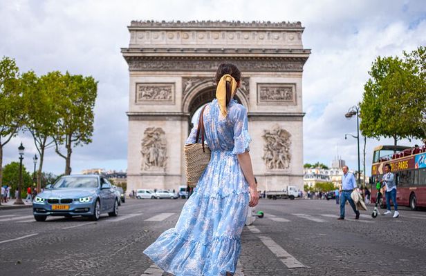 Arc de Triomphe and Champs Élysées Walking Tour