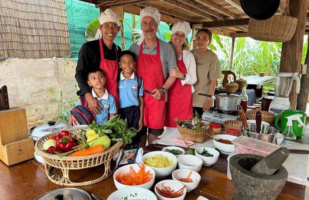 Battambang: Cooking Class and Market Touring