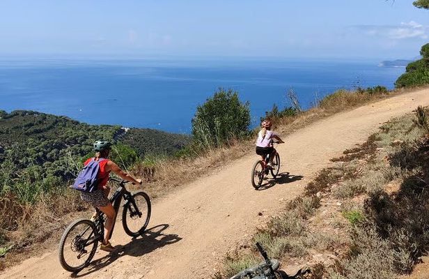 Family E-bike Tour to the Stella Lacona Gulf