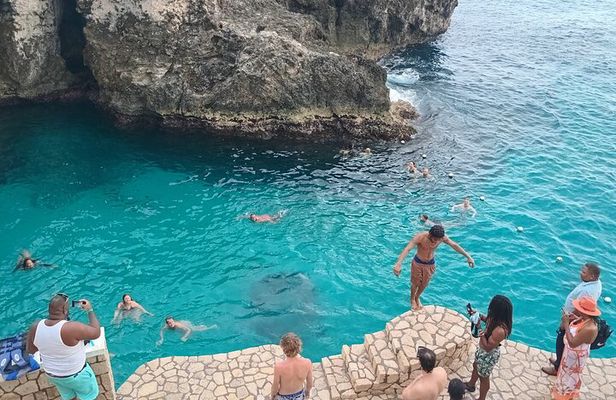 Seven Miles Beach in Negril and Ricks Cafe from Montego Bay
