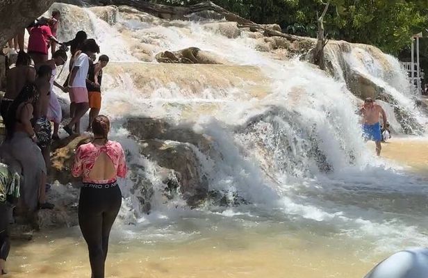 Dunn's River Falls & Island Village, Private Tour from Kingston 