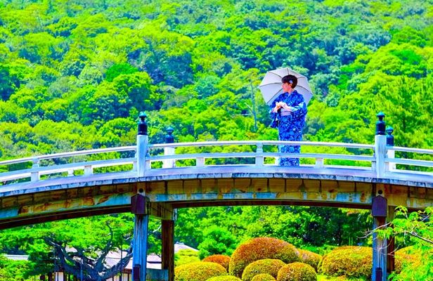 Don a kimono, take a stroll in the Michelin 3star's Ritsurin Park