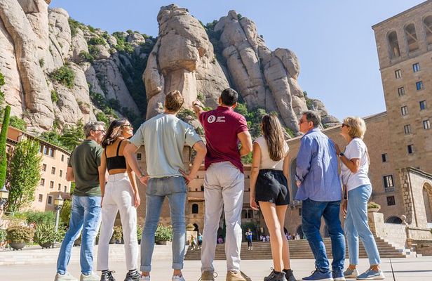Explore Montserrat and La Sagrada Familia in one day