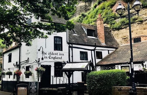 Nottingham Private Historic Pub Tour with Free Drinks