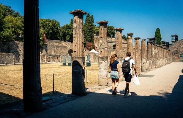 Rome Day Trip with Pompeii Tour and Lunch in Sorrento Coast