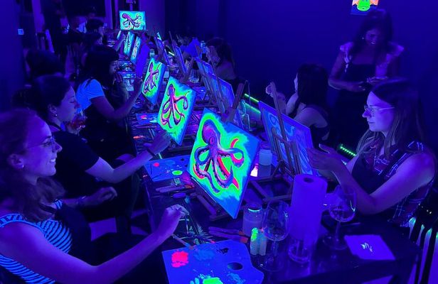 Paint & Wine in Barcelona : art, wine, Aperol and music