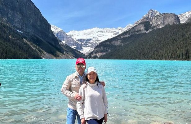 Shared Tour from Calgary to Moraine, Lake Louise and Emerald Lake