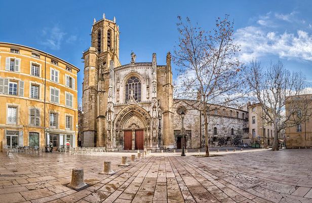 Hello Aix-en-Provence: Private 2-Hour Intro Walk with Local Guide
