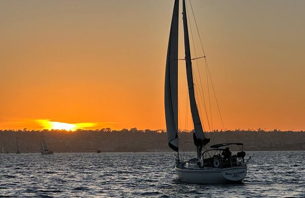 Deluxe Sunset & Day Sail Small Group