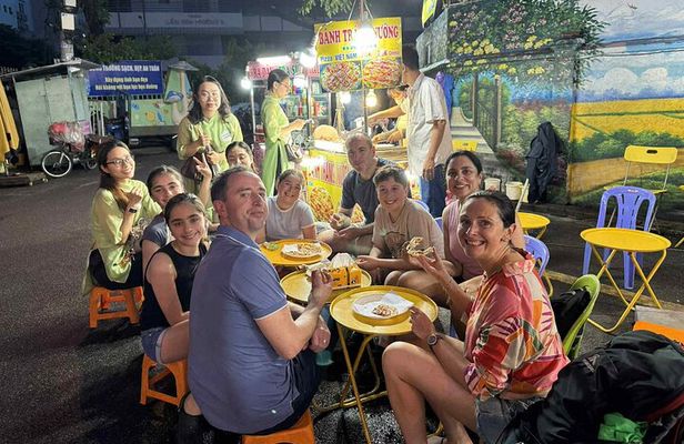 Ho Chi Minh City: Street Food Walking Tour with 12 Tastings