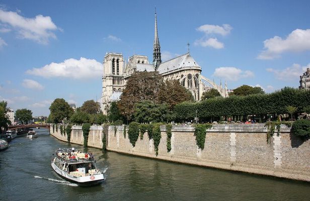 Notre-Dame Exterior Private Tour & Sainte-Chapelle/Crypt entry