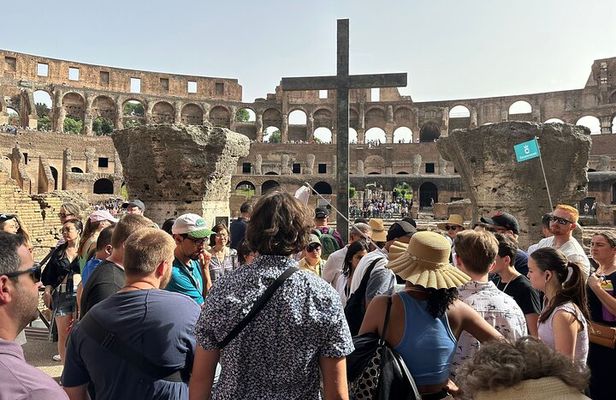 Last Minute Colosseum Tour With Local Guide