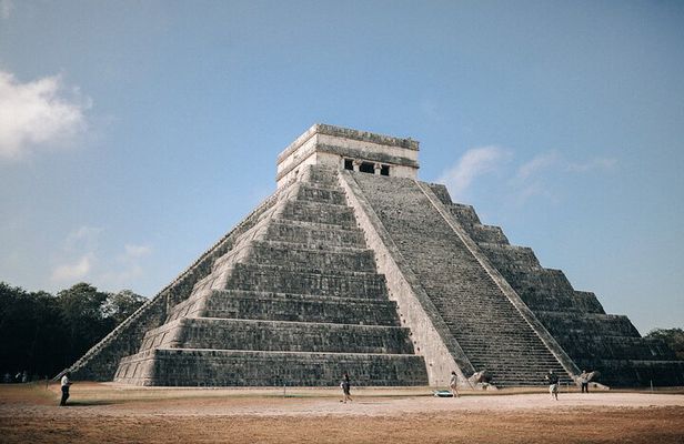From Cancun: Chichen Itza early arrival with Ekbalam and Cenote
